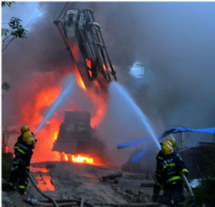 電纜著(zhù)火，礦工遇難！